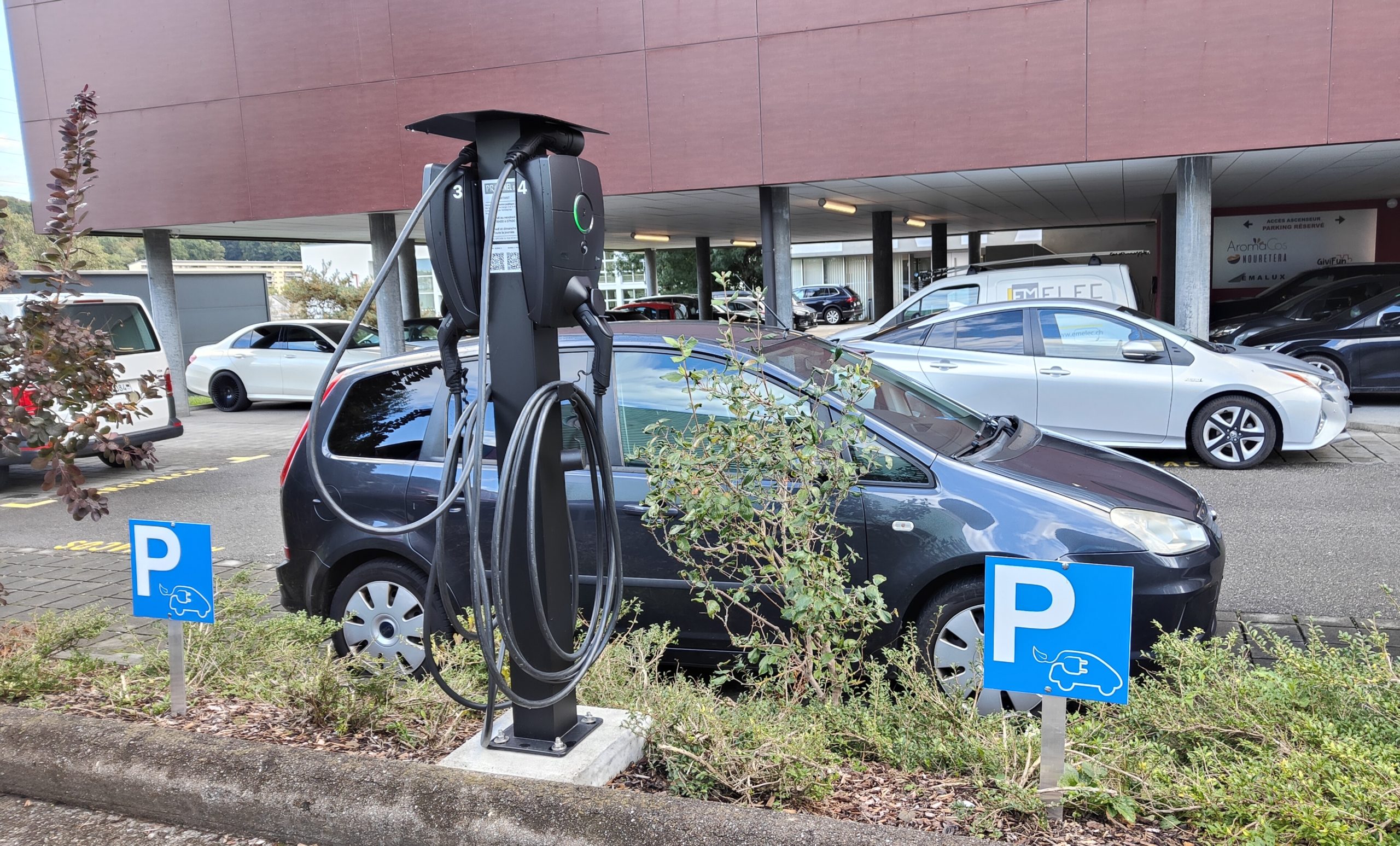 Bornes de recharge publiques chez Pro-Inel SA à Givisiez