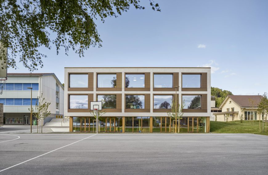 Construction d'une nouvelle école à Nant