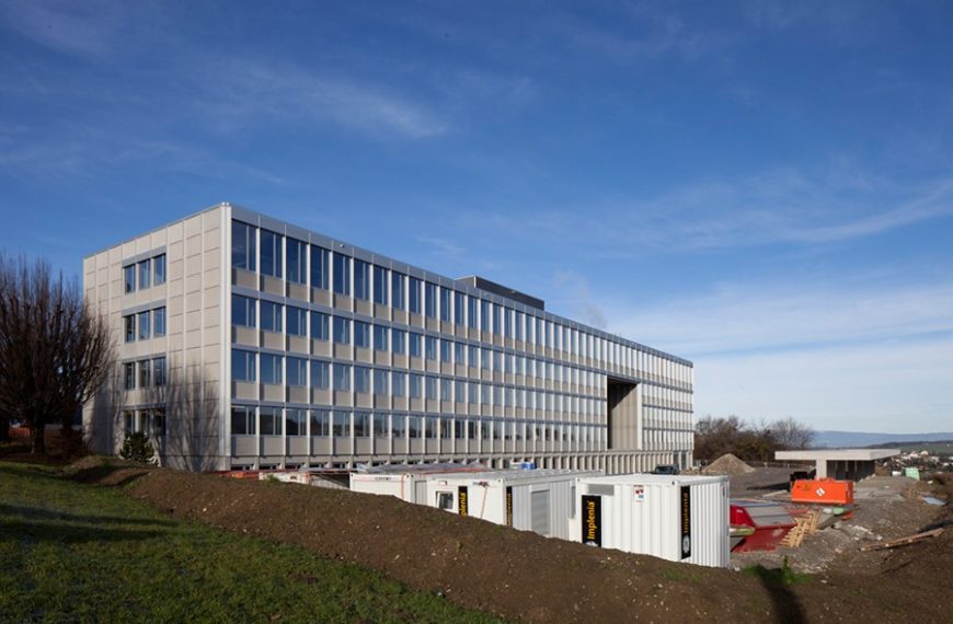 Transformation du bâtiment des autoroutes à Givisiez SAR